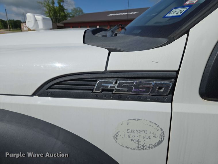 image for item DW7007 2014 Ford F550 XL Super Duty bucket truck