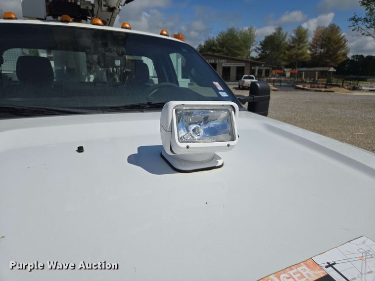 image for item DW7007 2014 Ford F550 XL Super Duty bucket truck