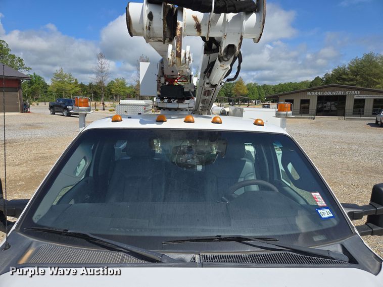 image for item DW7007 2014 Ford F550 XL Super Duty bucket truck
