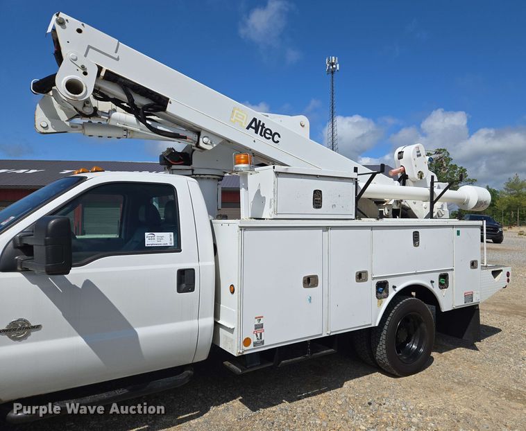 image for item DW7007 2014 Ford F550 XL Super Duty bucket truck