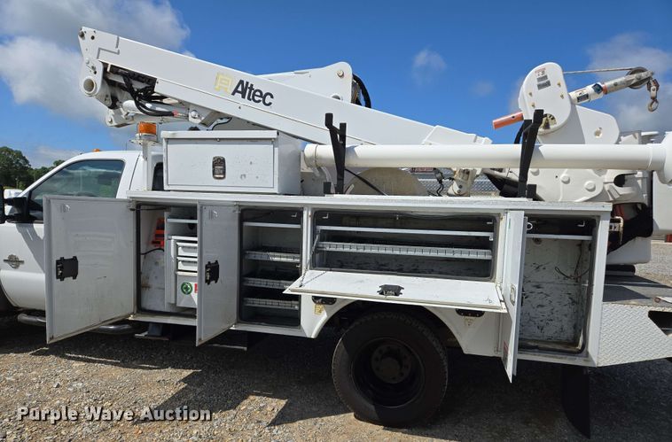 image for item DW7007 2014 Ford F550 XL Super Duty bucket truck