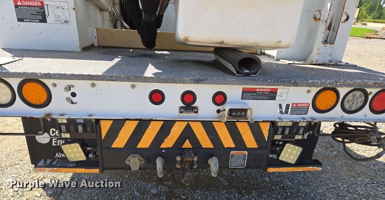 image for item DW7007 2014 Ford F550 XL Super Duty bucket truck