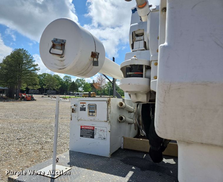 image for item DW7007 2014 Ford F550 XL Super Duty bucket truck