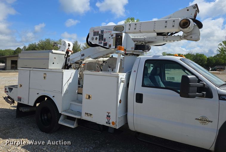 image for item DW7007 2014 Ford F550 XL Super Duty bucket truck