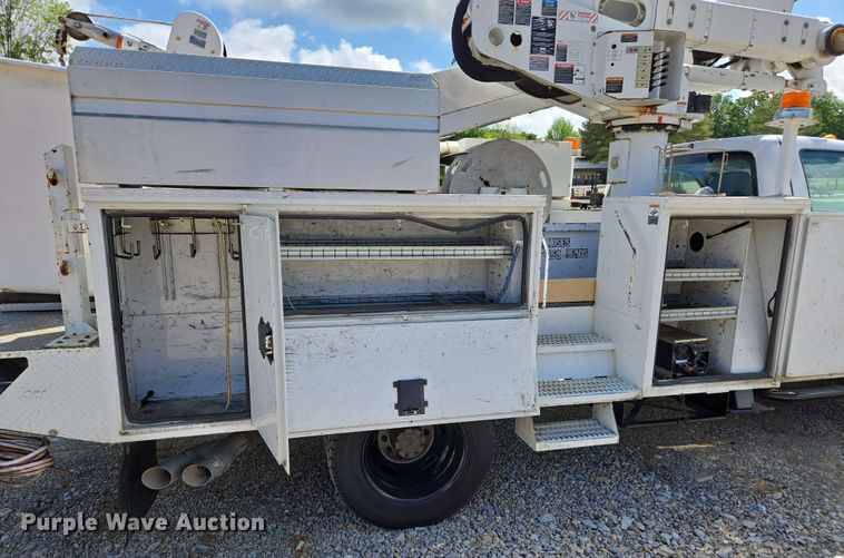 image for item DW7007 2014 Ford F550 XL Super Duty bucket truck