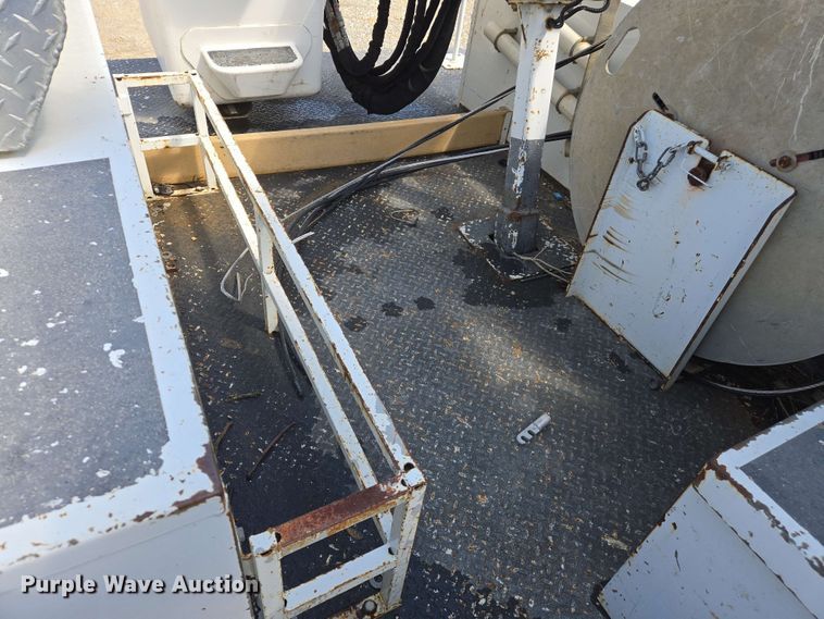 image for item DW7007 2014 Ford F550 XL Super Duty bucket truck