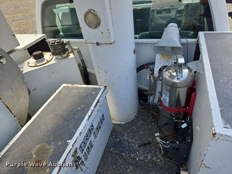 image for item DW7007 2014 Ford F550 XL Super Duty bucket truck