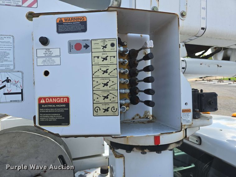 image for item DW7007 2014 Ford F550 XL Super Duty bucket truck