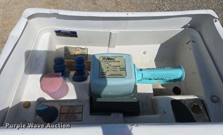 image for item DW7007 2014 Ford F550 XL Super Duty bucket truck