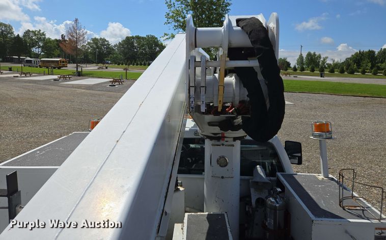 image for item DW7007 2014 Ford F550 XL Super Duty bucket truck