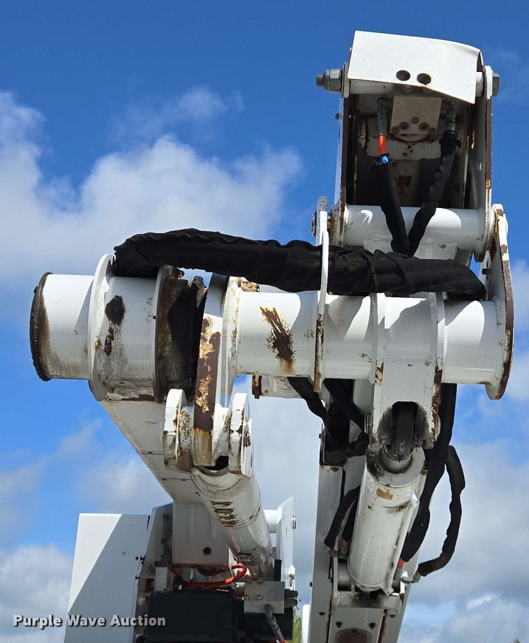 image for item DW7007 2014 Ford F550 XL Super Duty bucket truck