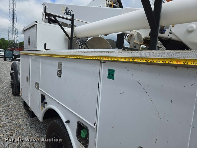 image for item DW7007 2014 Ford F550 XL Super Duty bucket truck