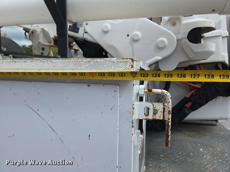 image for item DW7007 2014 Ford F550 XL Super Duty bucket truck