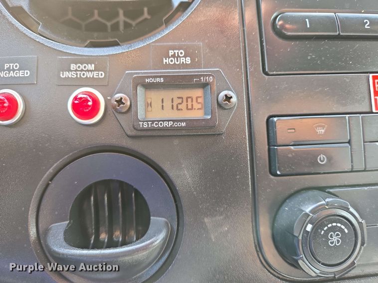 image for item DW7007 2014 Ford F550 XL Super Duty bucket truck