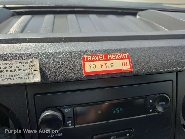 image for item DW7007 2014 Ford F550 XL Super Duty bucket truck