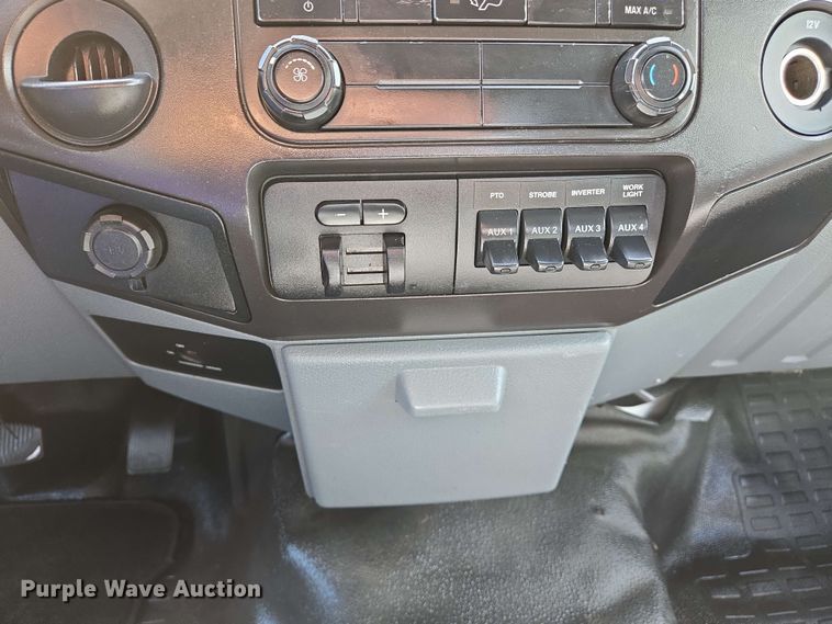 image for item DW7007 2014 Ford F550 XL Super Duty bucket truck