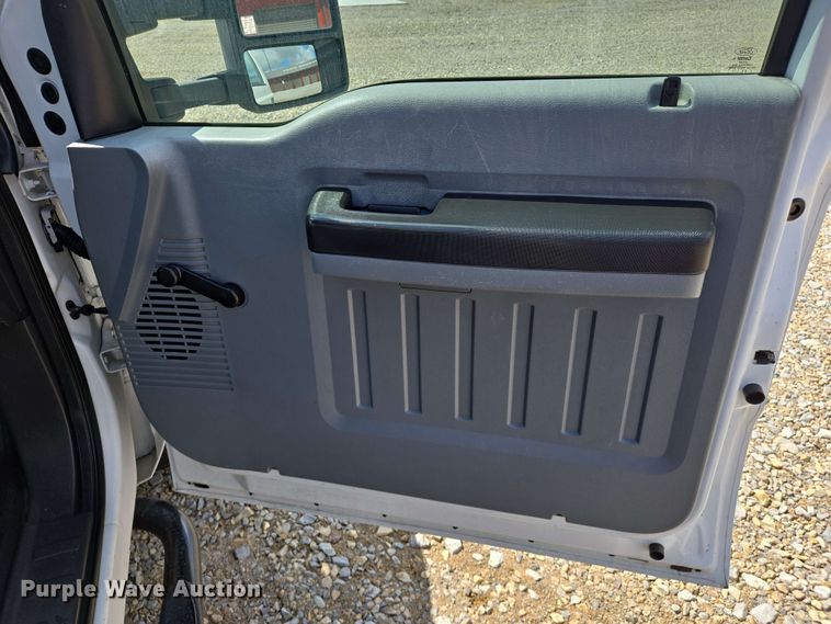 image for item DW7007 2014 Ford F550 XL Super Duty bucket truck