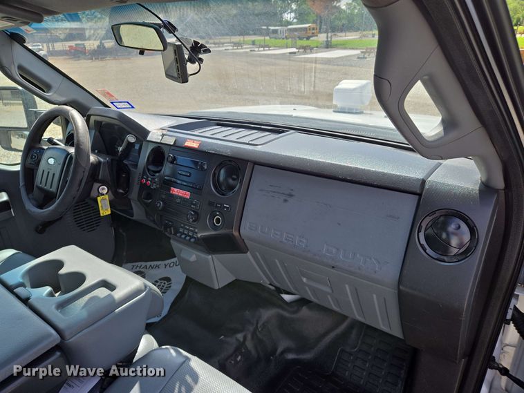 image for item DW7007 2014 Ford F550 XL Super Duty bucket truck