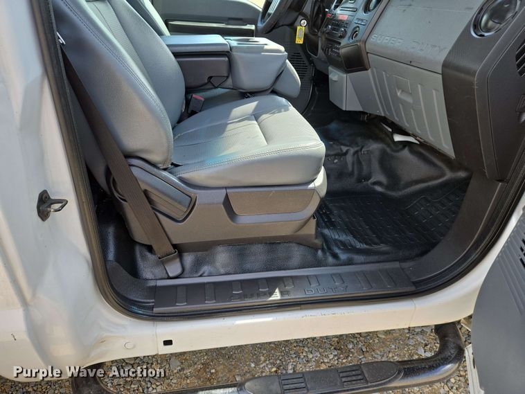 image for item DW7007 2014 Ford F550 XL Super Duty bucket truck