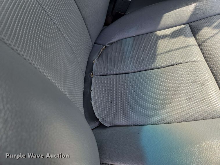 image for item DW7007 2014 Ford F550 XL Super Duty bucket truck