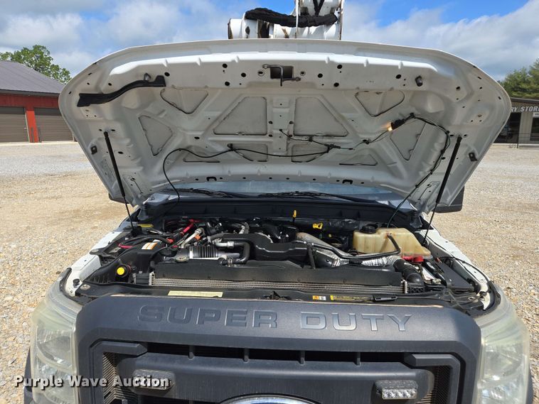 image for item DW7007 2014 Ford F550 XL Super Duty bucket truck