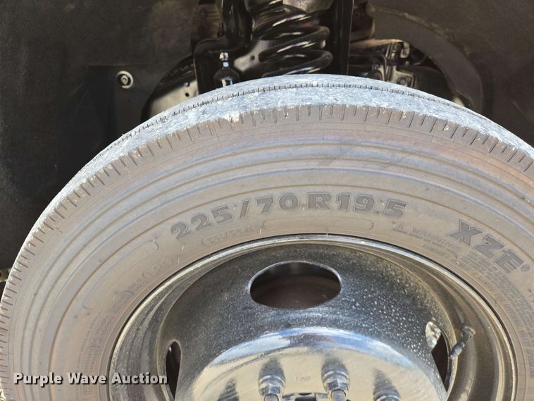 image for item DW7007 2014 Ford F550 XL Super Duty bucket truck