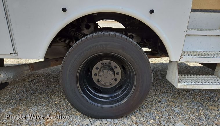 image for item DW7007 2014 Ford F550 XL Super Duty bucket truck