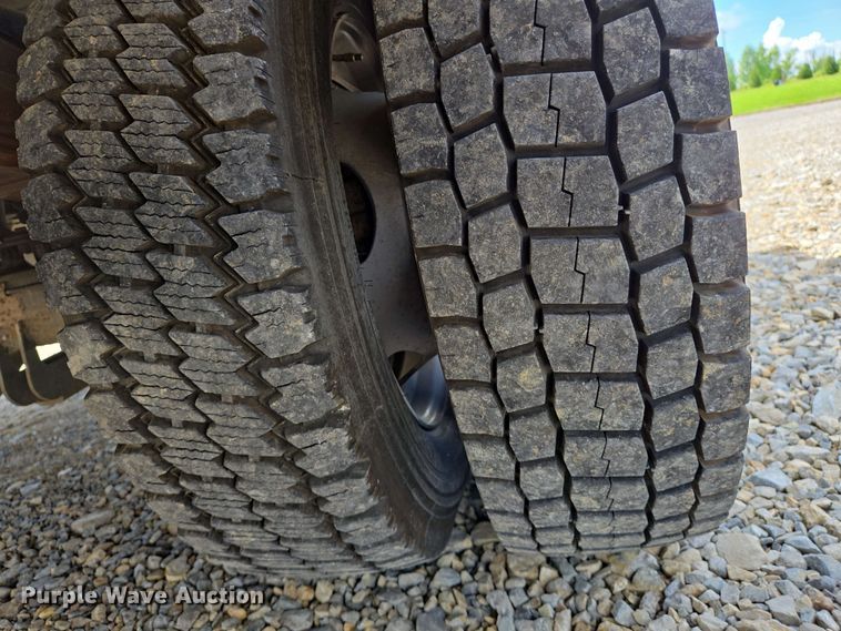 image for item DW7007 2014 Ford F550 XL Super Duty bucket truck