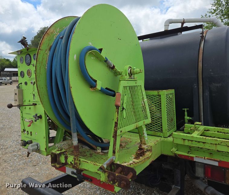 image for item DW7008 2015 Ford F550 XL Super Duty hydro jetter truck