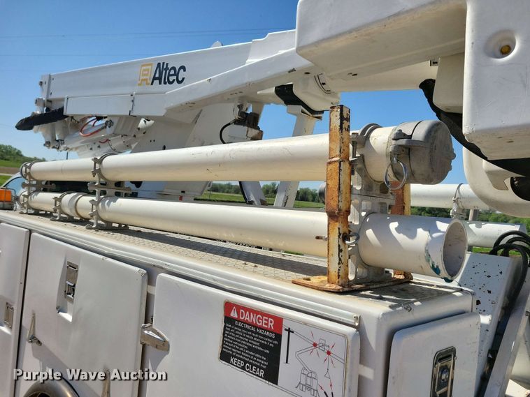 image for item DX6962 2012 Dodge 5500 bucket truck