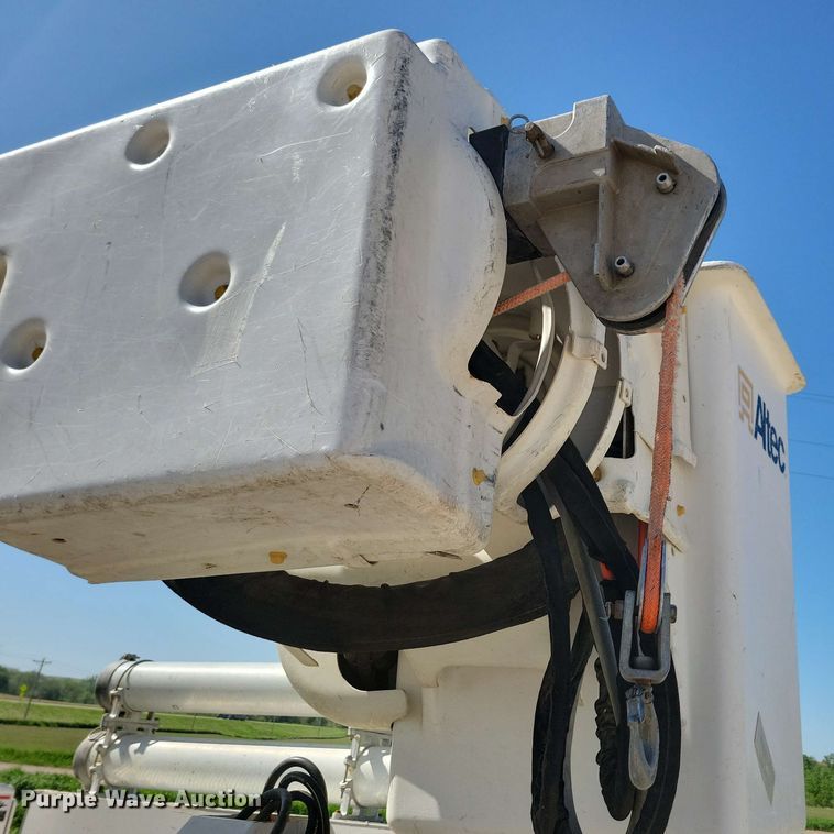 image for item DX6962 2012 Dodge 5500 bucket truck