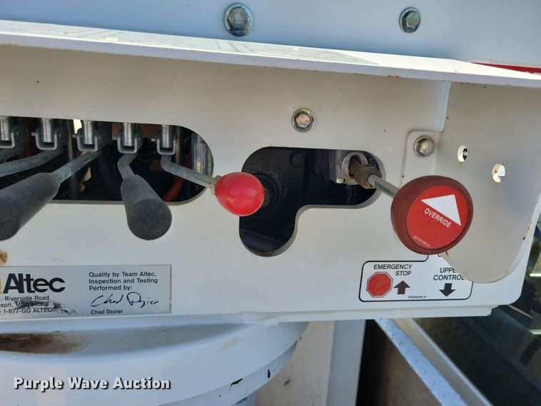 image for item DX6962 2012 Dodge 5500 bucket truck