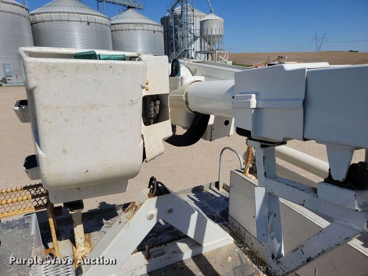 image for item DX6962 2012 Dodge 5500 bucket truck