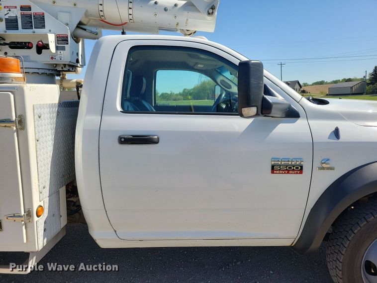image for item DX6962 2012 Dodge 5500 bucket truck