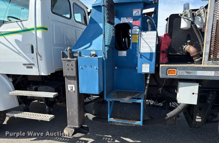 image for item DZ4022 2007 Sterling L9500 crane truck