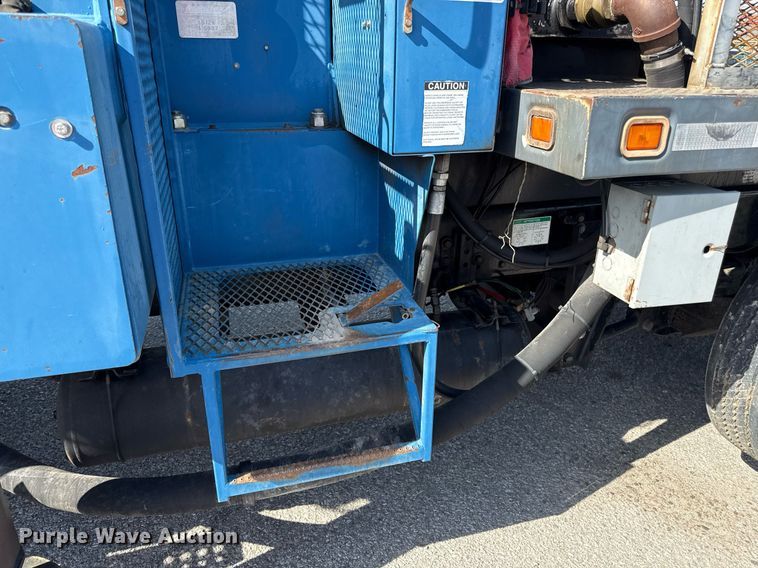 image for item DZ4022 2007 Sterling L9500 crane truck