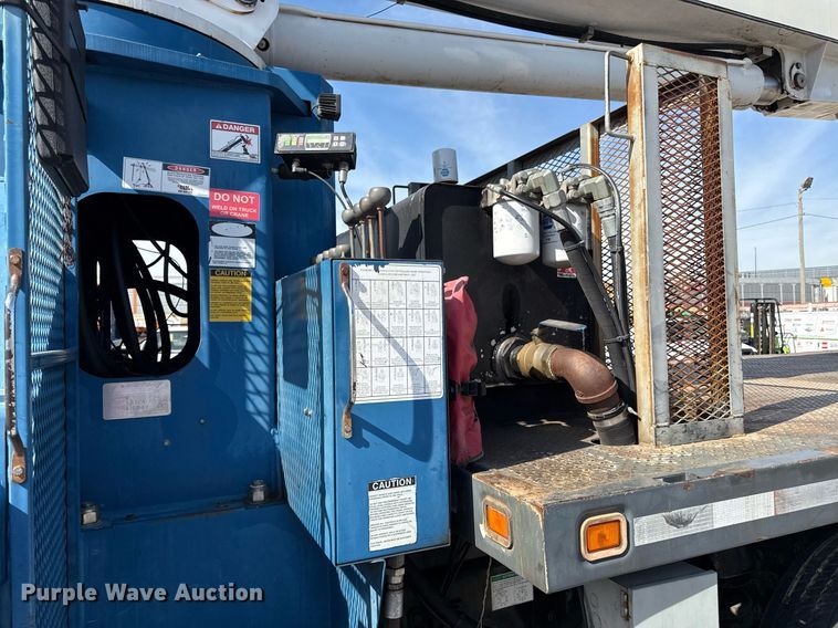 image for item DZ4022 2007 Sterling L9500 crane truck