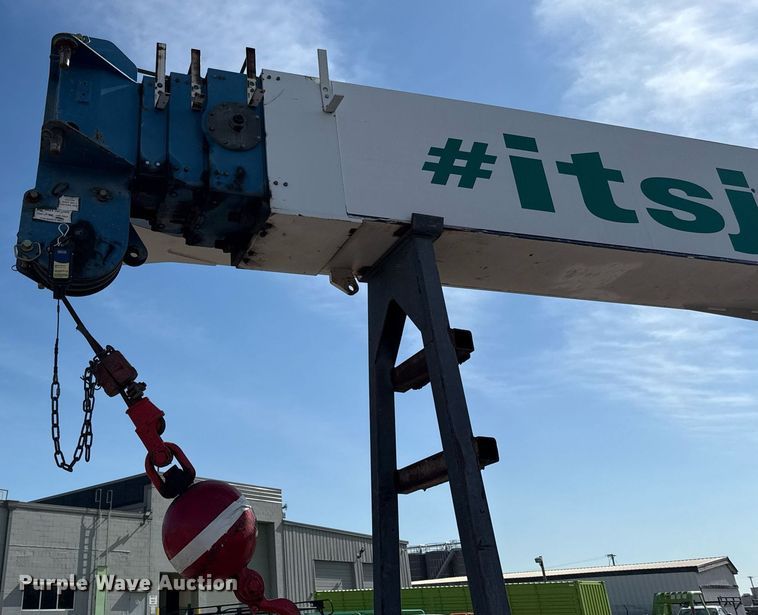 image for item DZ4022 2007 Sterling L9500 crane truck