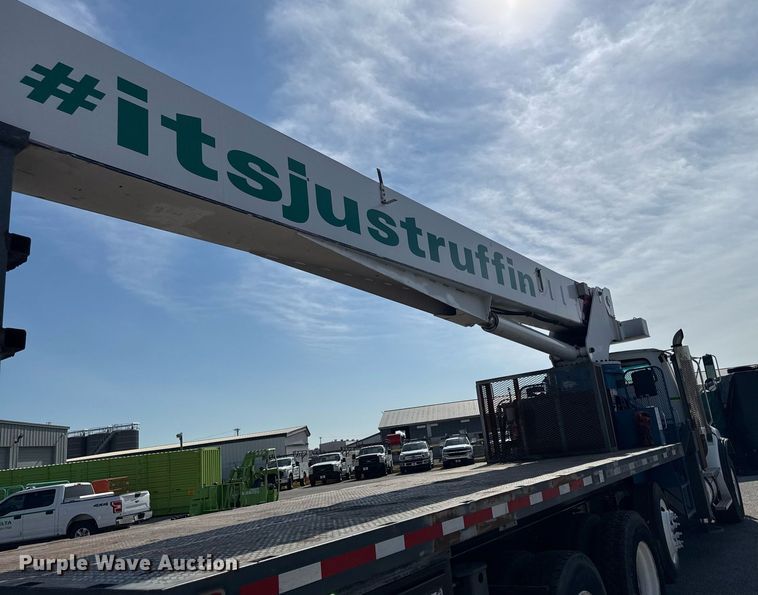 image for item DZ4022 2007 Sterling L9500 crane truck