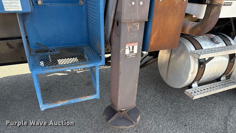 image for item DZ4022 2007 Sterling L9500 crane truck