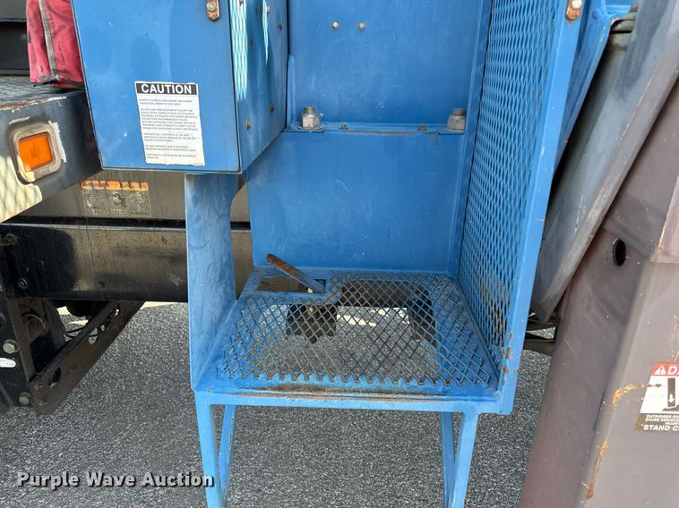 image for item DZ4022 2007 Sterling L9500 crane truck