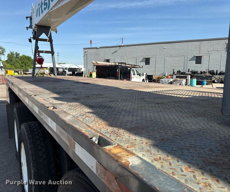 image for item DZ4022 2007 Sterling L9500 crane truck