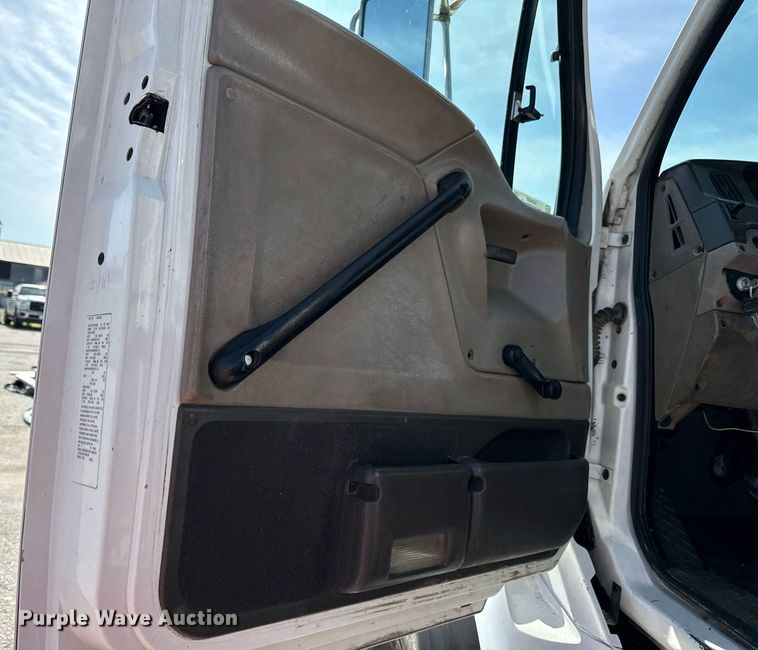 image for item DZ4022 2007 Sterling L9500 crane truck