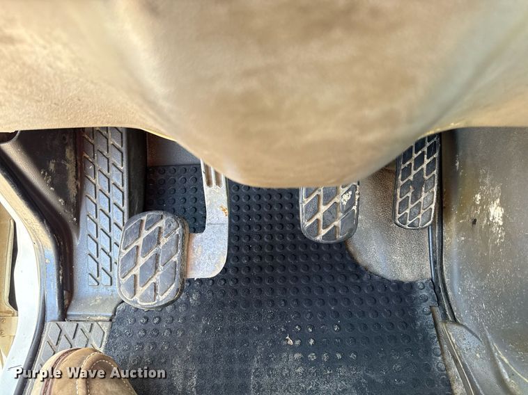 image for item DZ4022 2007 Sterling L9500 crane truck