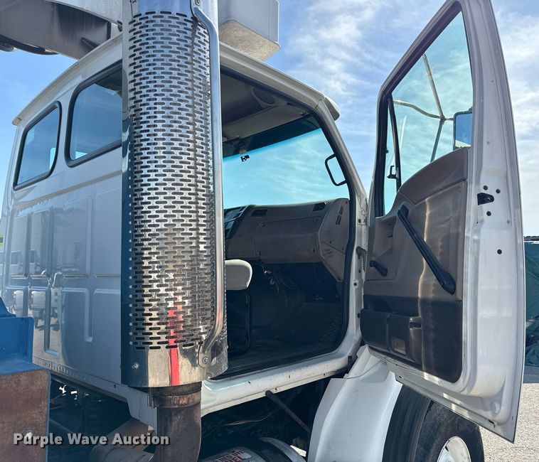 image for item DZ4022 2007 Sterling L9500 crane truck