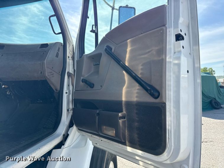 image for item DZ4022 2007 Sterling L9500 crane truck