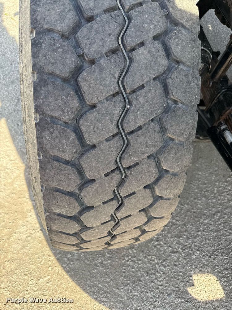 image for item DZ4022 2007 Sterling L9500 crane truck