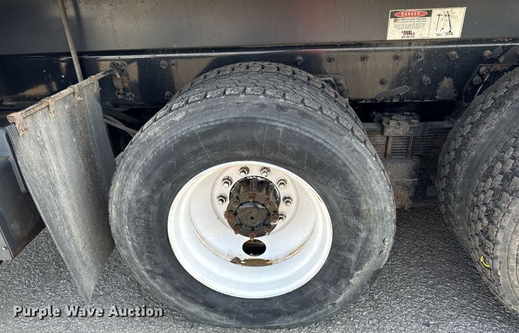 image for item DZ4022 2007 Sterling L9500 crane truck