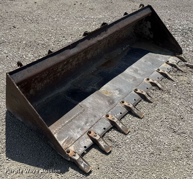 image for item DZ4044 Caterpillar skid steer bucket