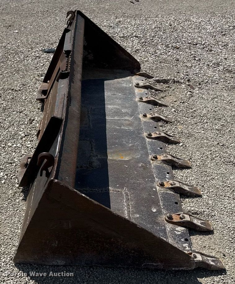 image for item DZ4044 Caterpillar skid steer bucket